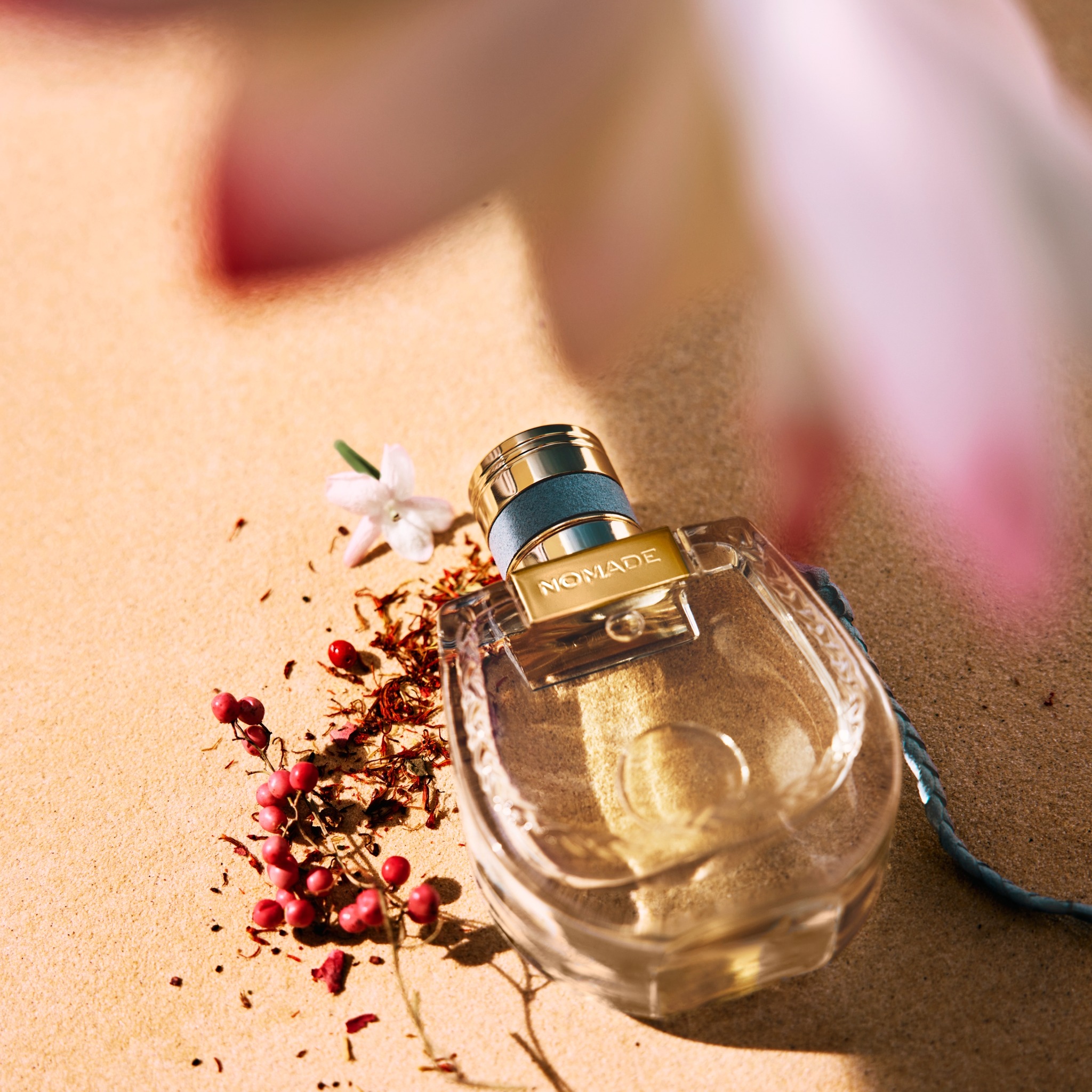 parfum nomade zlaty